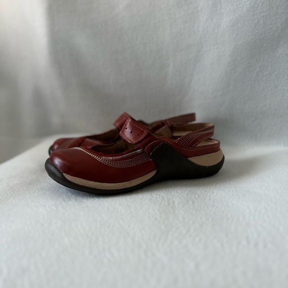 Romika Size 36/6 Red/Creme Leather multicolor Accent Stitching Casual Slip On. - Picture 6 of 16